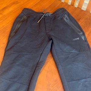American Eagle Boys Size S Black joggers with drawstring